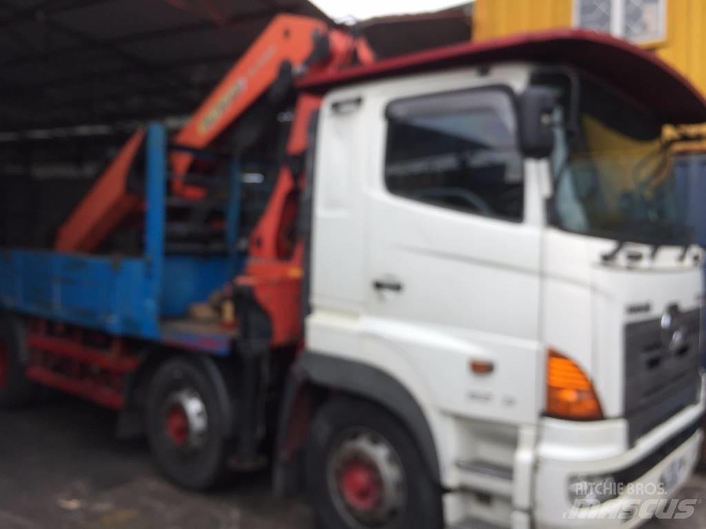 Hino 700 FY Lastbil med kran