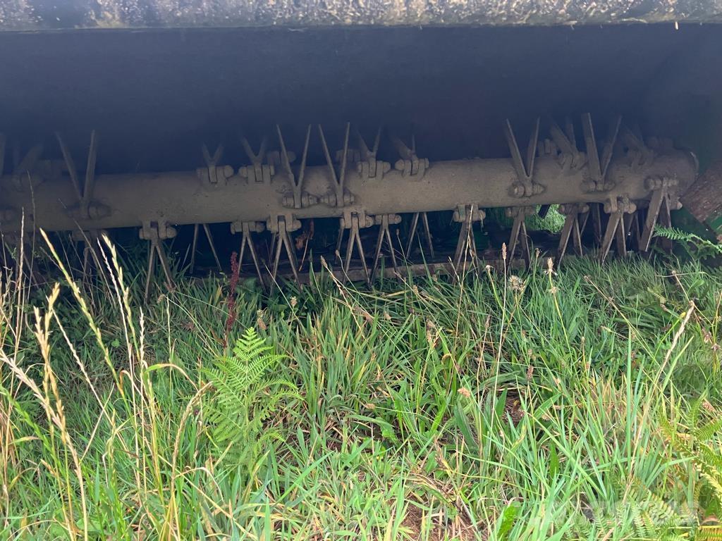 John Deere 1365 Monterede og efterspændte slåmaskiner