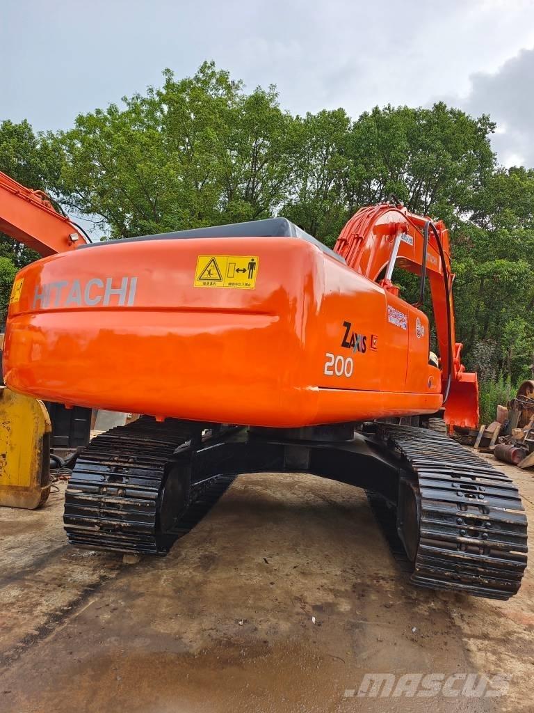 Hitachi EX 200-5 Gravemaskiner på larvebånd