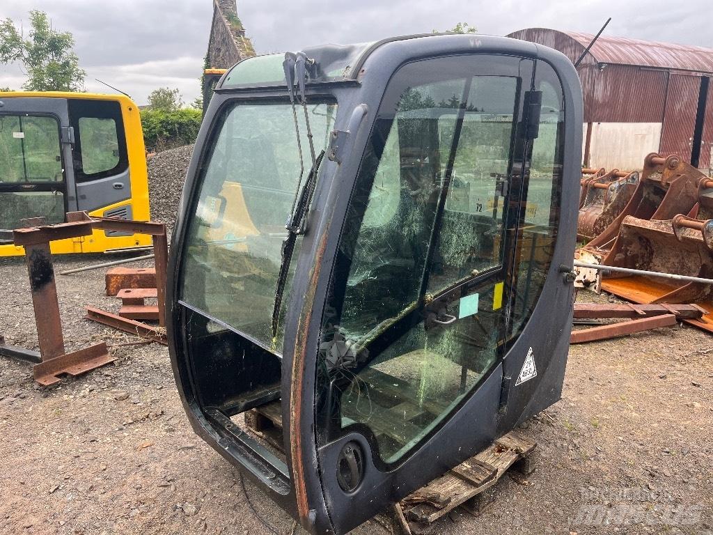 JCB JS220 Cabin / Cab Gravemaskiner på larvebånd