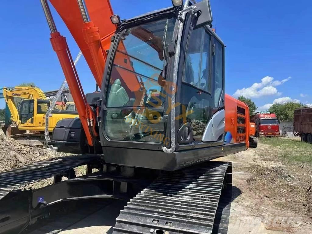 Hitachi ZX200-5G Gravemaskiner på larvebånd