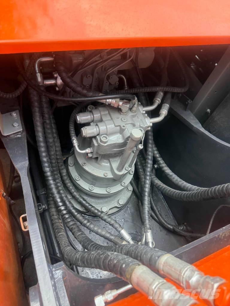 Hitachi ZX200 Gravemaskiner på larvebånd