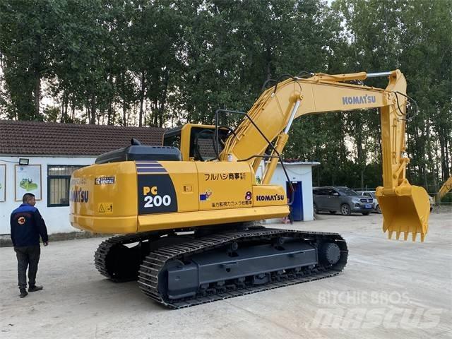 Komatsu PC200-8 Gravemaskiner på larvebånd