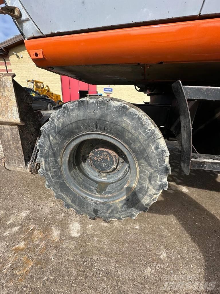 Hitachi EX 165 Gravemaskiner på hjul