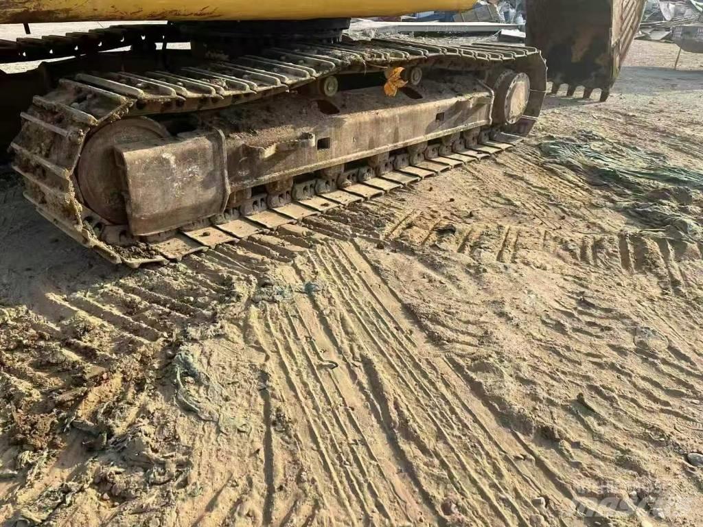 CAT 320 D2 Gravemaskiner på larvebånd