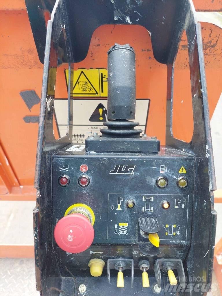 JLG 330 LRT Saxlifte
