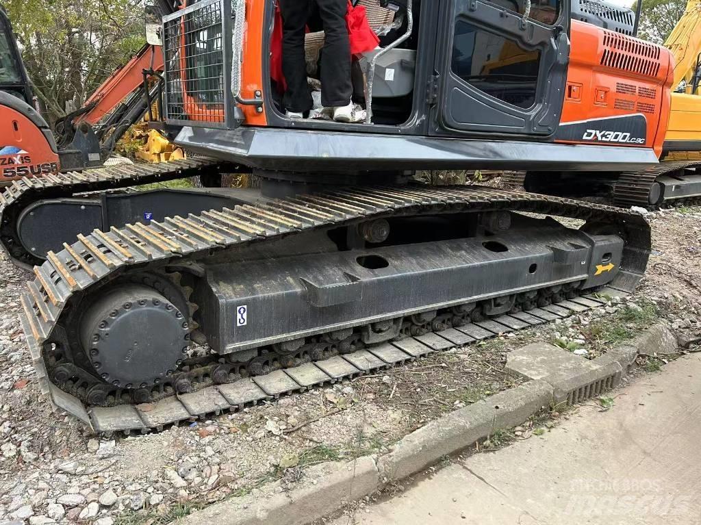 Doosan DX 300 Gravemaskiner på larvebånd