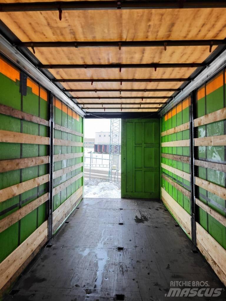 Krone SD Semi-trailer med Gardinsider