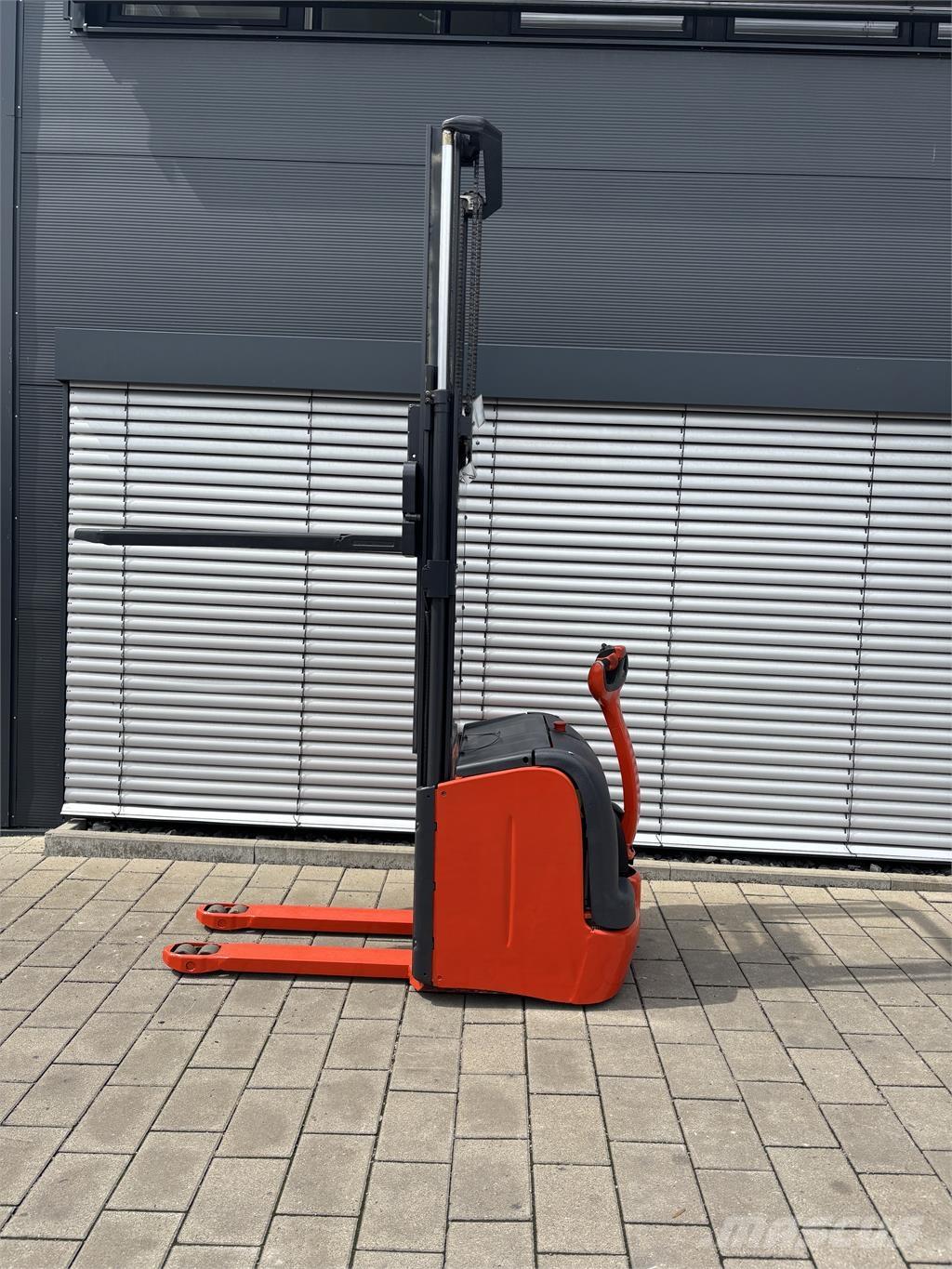 Linde L16 Selvkørende stablere