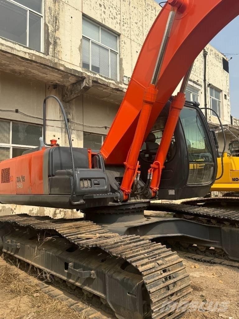 Hitachi ZX 240 Gravemaskiner på larvebånd