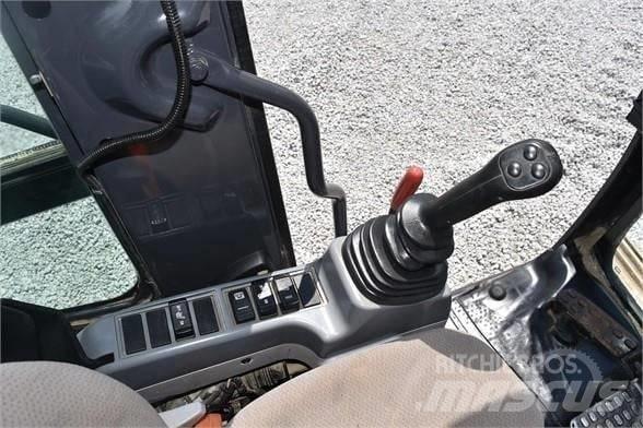 Hitachi ZX 135 Gravemaskiner på larvebånd