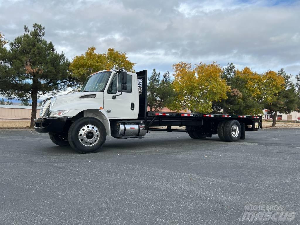 International 4300 Lastbil med lad/Flatbed