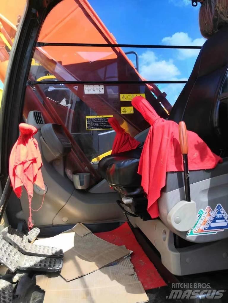 Hitachi ZX200 Gravemaskiner på larvebånd