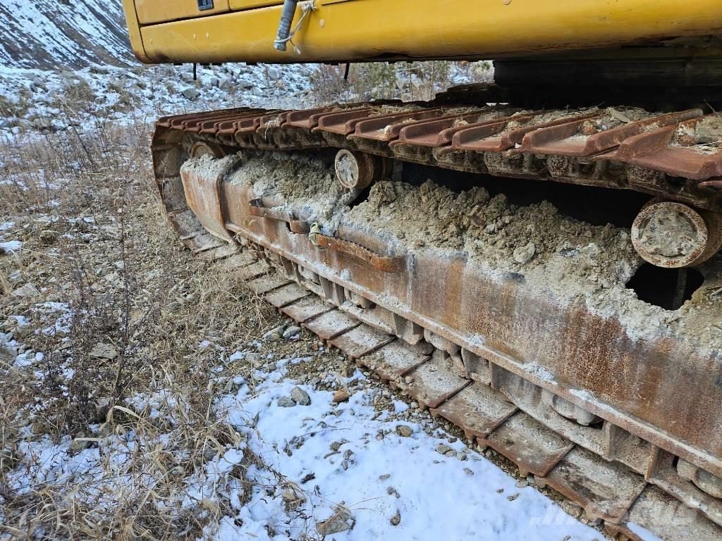 CAT 330 Gravemaskiner på larvebånd