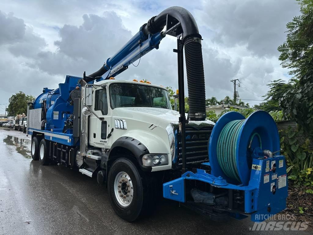 Mack GU713 Slamsuger