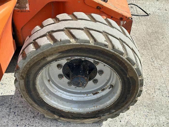 JLG E450 Bomlifte med knækarm