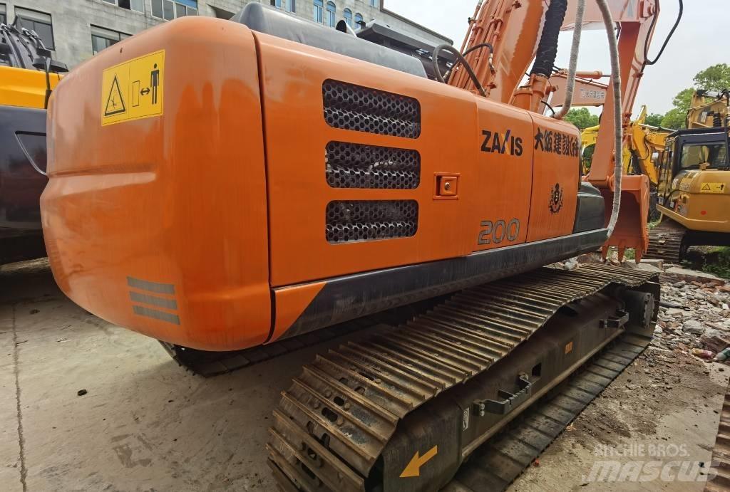 Hitachi ZX 200 Gravemaskiner på larvebånd