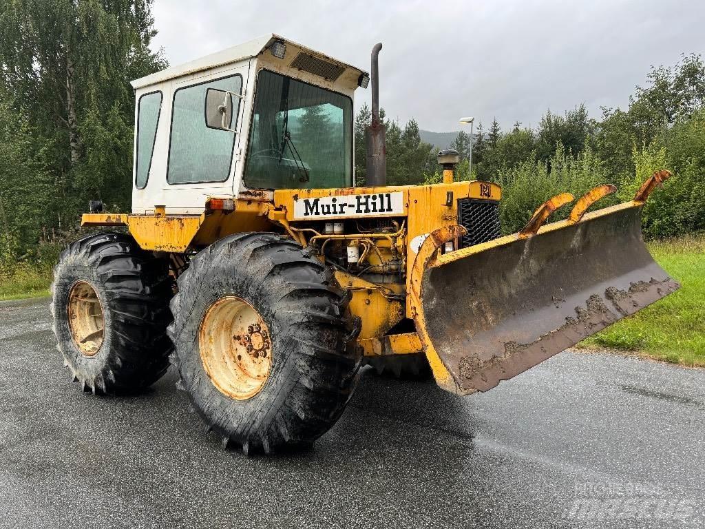 Muir-Hill MH121 Traktorer