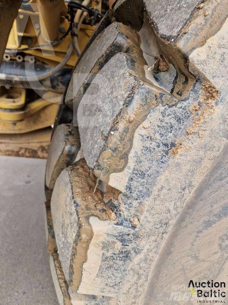 CAT 735C Terrængående lastbiler