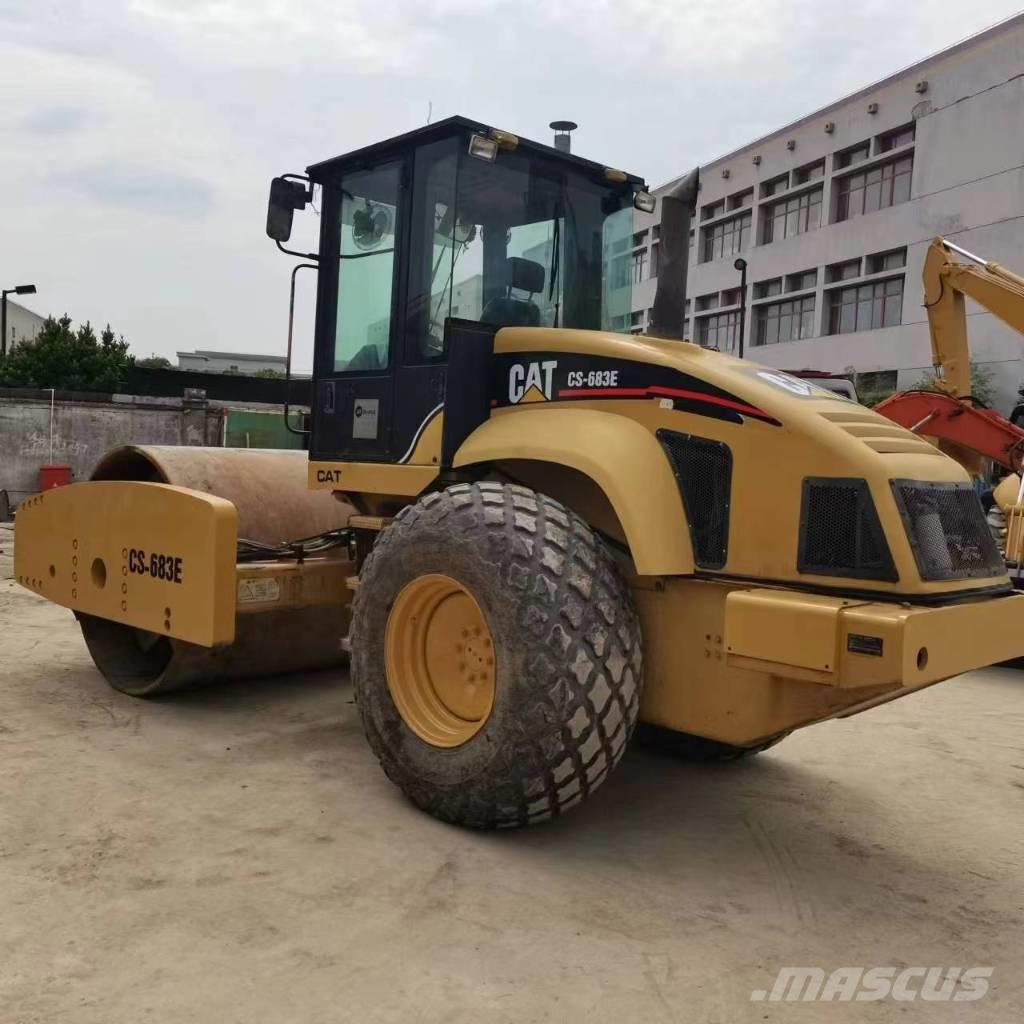 CAT CS 683 E Enkelt tromle