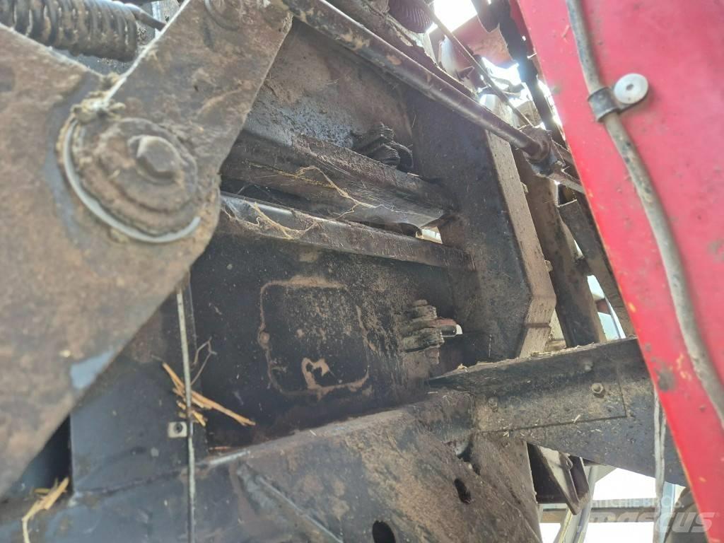New Holland D1010 Pressere til firkantede baller