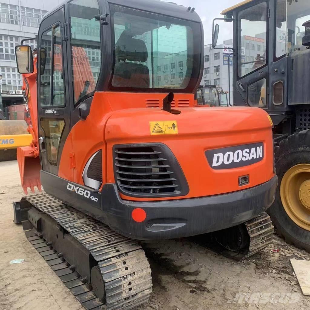 Doosan DX60 Midi-gravemaskiner 7t - 12t