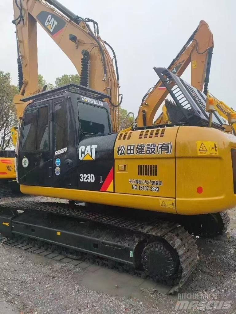 CAT 323D2 Gravemaskiner på larvebånd