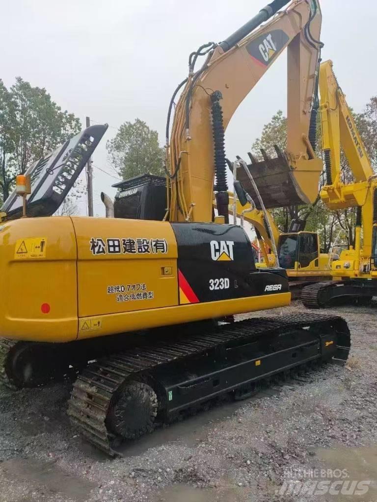 CAT 323D2 Gravemaskiner på larvebånd