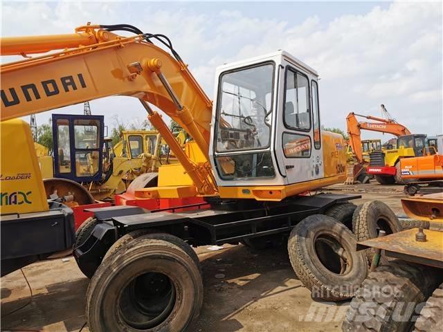 Hyundai R130WD Gravemaskiner på hjul