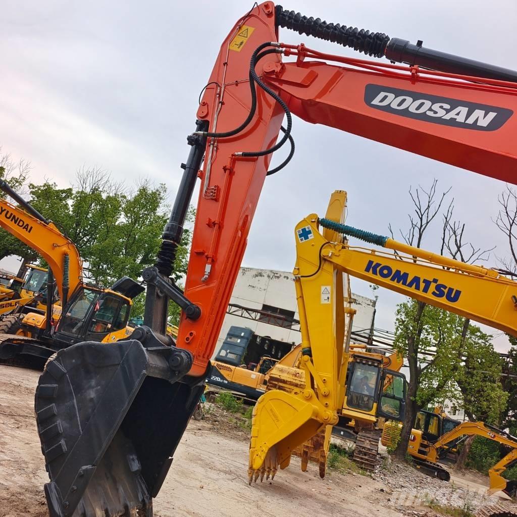 Doosan DX 225 LC Gravemaskiner på larvebånd