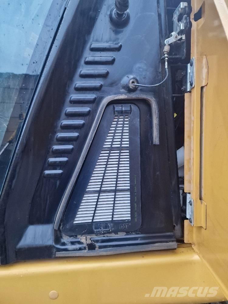CAT 323 Gravemaskiner på larvebånd