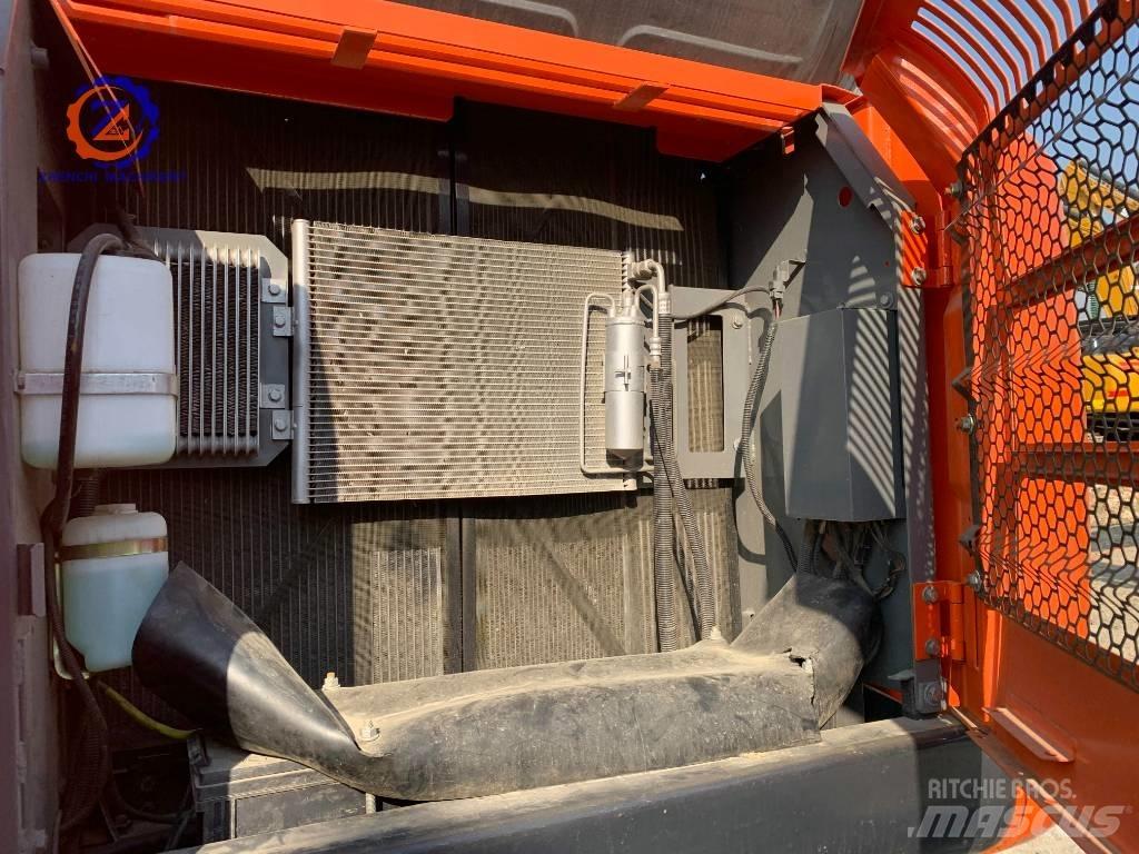Hitachi ZX 240 Gravemaskiner på larvebånd