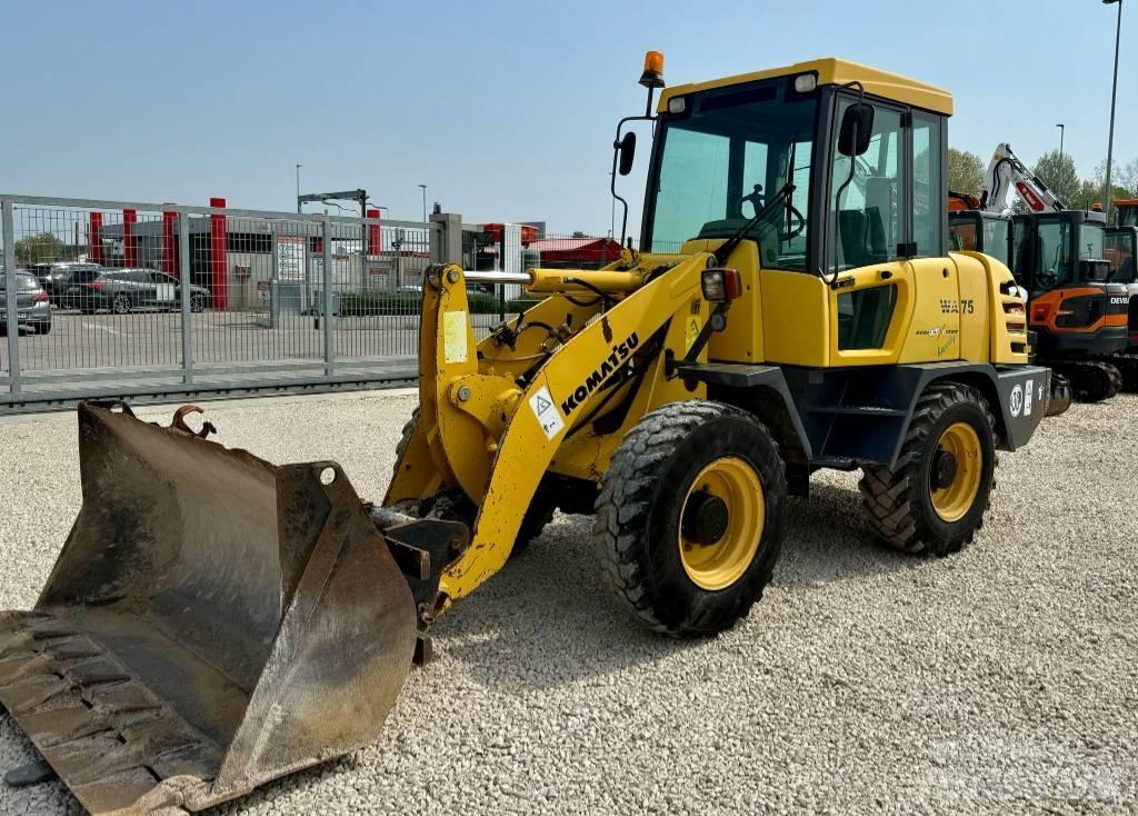 Komatsu WA 75 Læssemaskiner på hjul