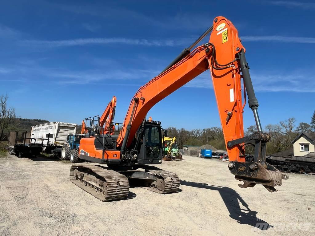 Doosan DX 225 Gravemaskiner på larvebånd