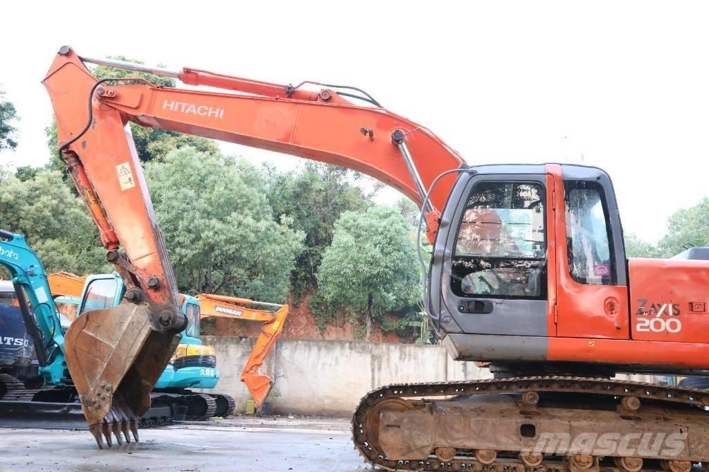 Hitachi ZX 200 LC-3 Gravemaskiner på larvebånd