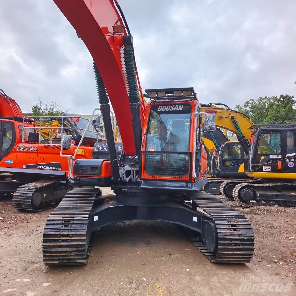 Doosan DX 300 LC Gravemaskiner på larvebånd