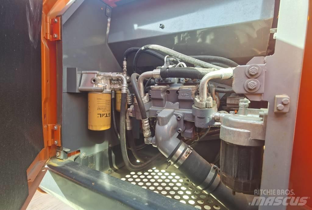 Hitachi ZX 210 Gravemaskiner på larvebånd