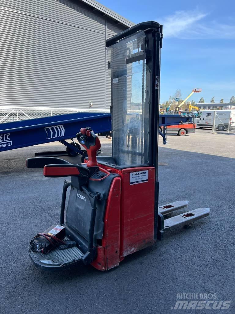 Linde L16AP Selvkørende stablere