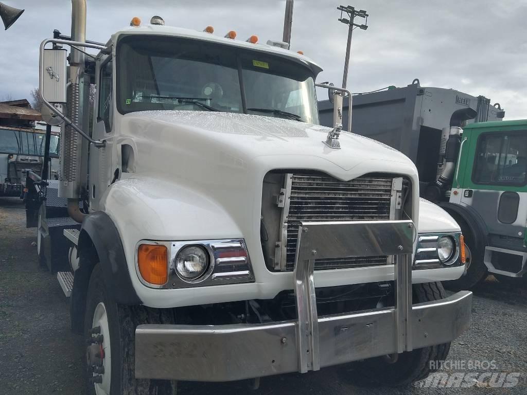 Mack CV 713 Renovationslastbiler