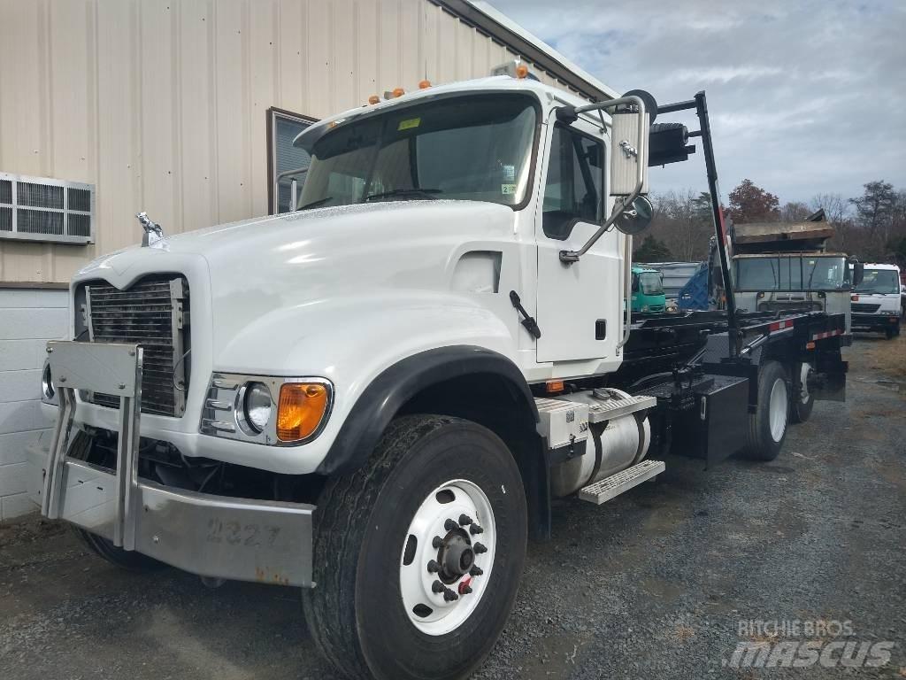 Mack CV 713 Renovationslastbiler