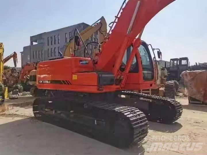 Doosan DX225LC Gravemaskiner på larvebånd