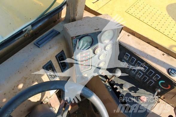 CAT 615C II Skrabere