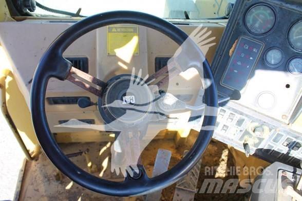 CAT 621F Skrabere