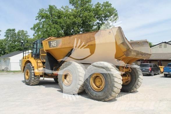 CAT 745 Terrængående lastbiler