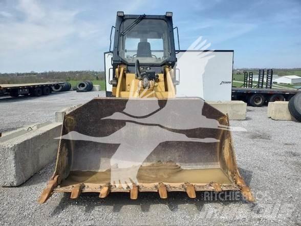 CAT 953C Larvebåndslæssere