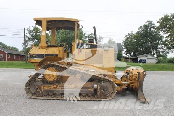 CAT D5M XL Bulldozer på larvebånd