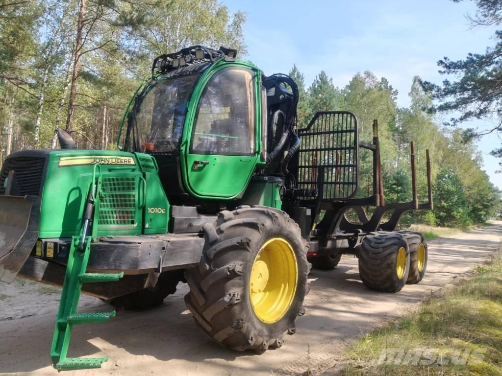 John Deere 1010 E Udkørselsmaskiner