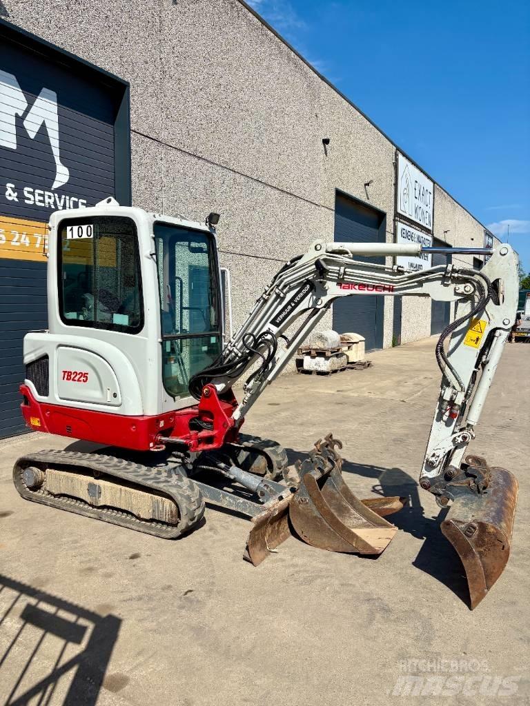 Takeuchi TB 225 Minigravemaskiner