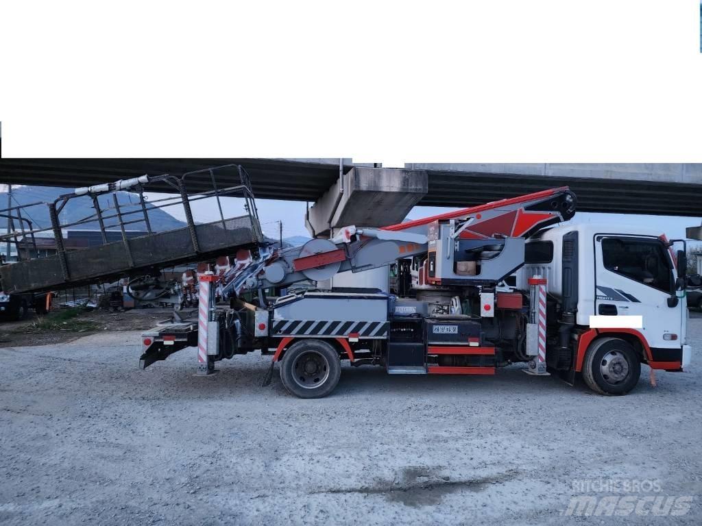 Novas 300 Lastbilmonterede lifte