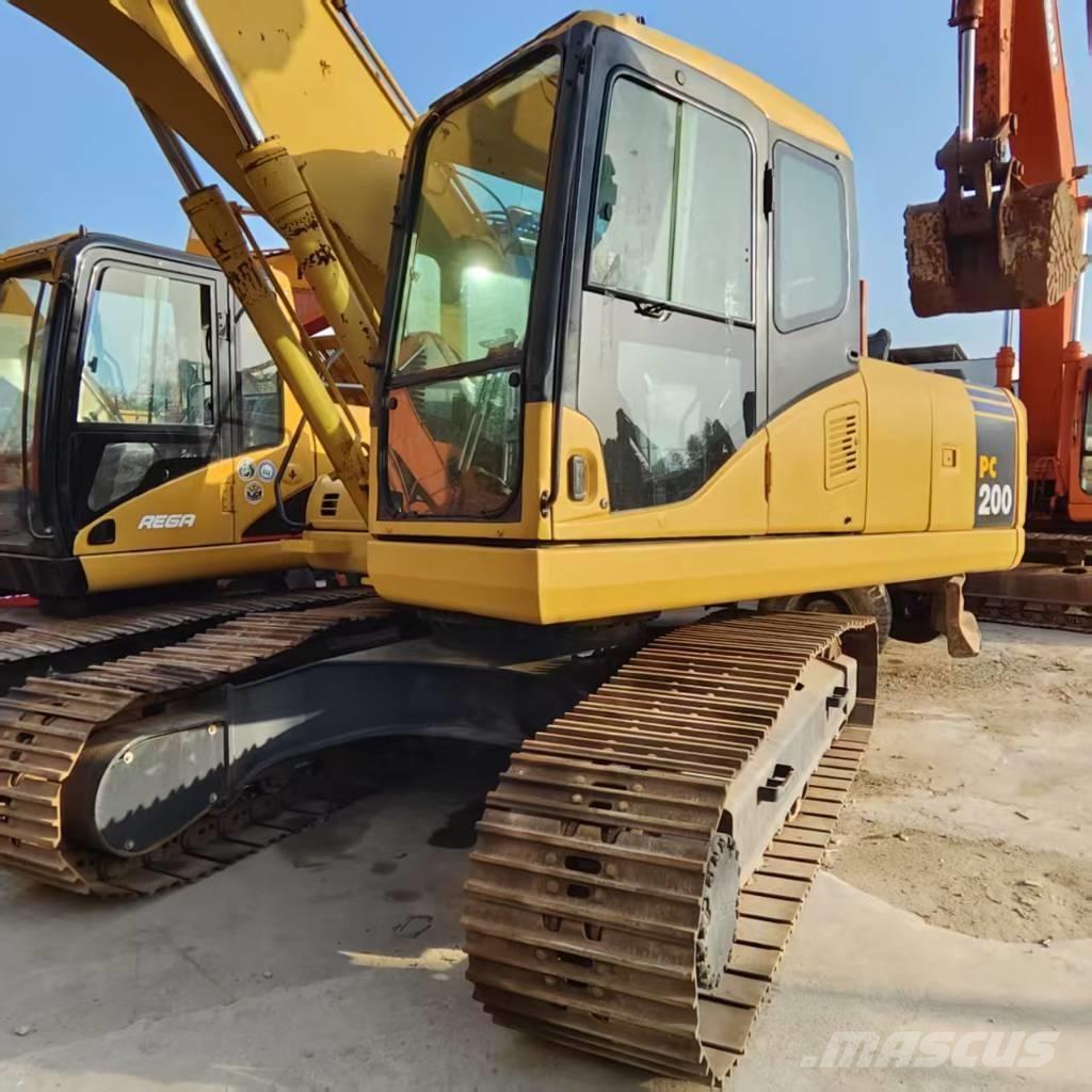 Komatsu PC 200-7 Gravemaskiner på larvebånd